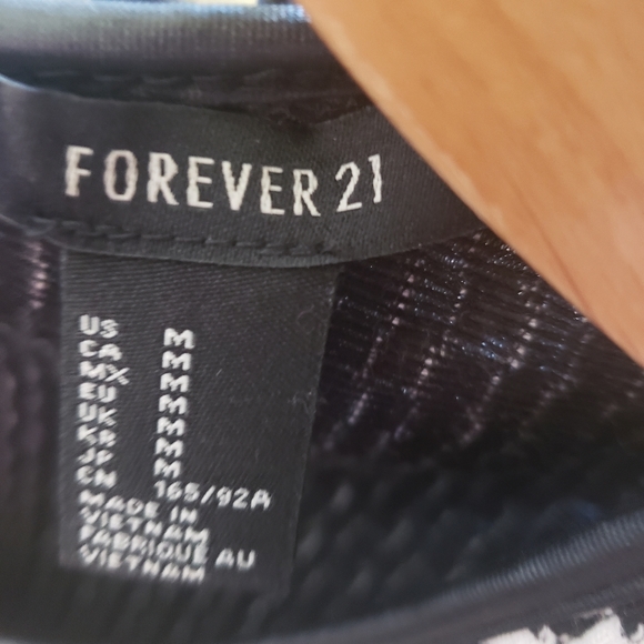 Black and white bodycon dress - Picture 3 of 6